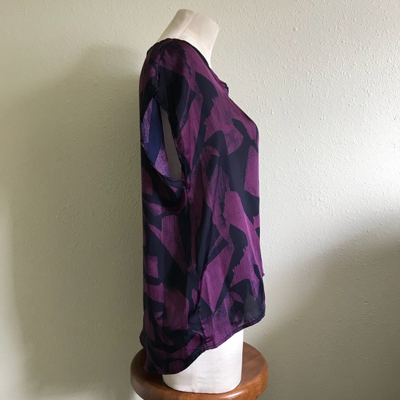 Shimmery Purple High-Low Shell Top - Picture 4 of 7